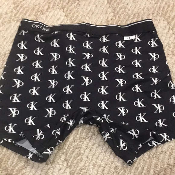 CK one trunk size small - Picture 2 of 3